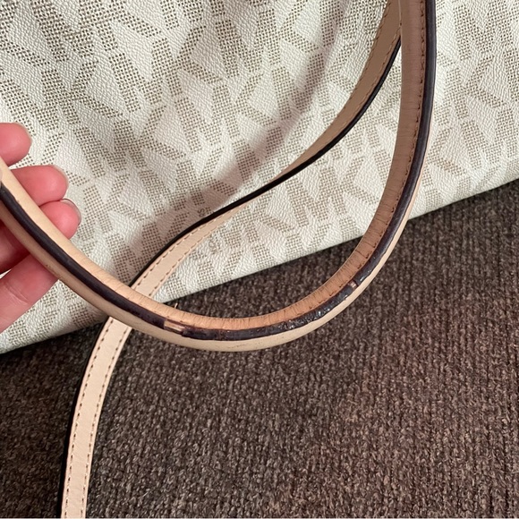 Michael Kors Logo sachet bag - Picture 3 of 12